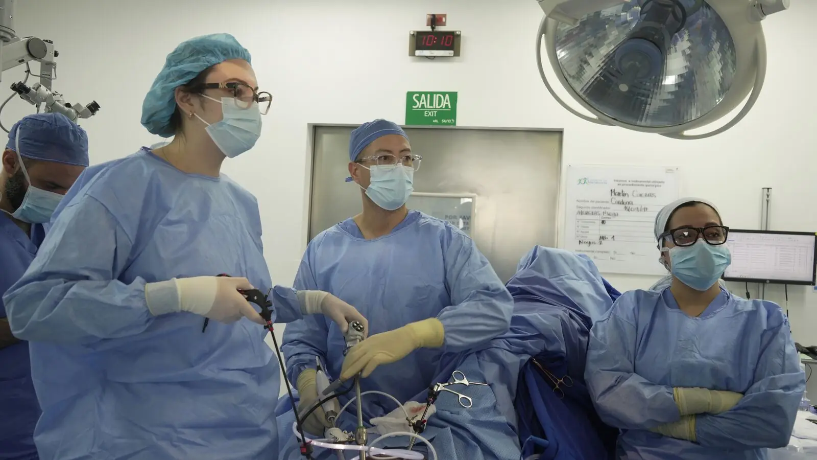 Dr. David R. Baquero Z. y su equipo en cirugía colorrectal laparoscópica de alta complejidad